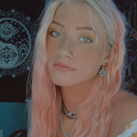 Profile Picture of Taylor Mohr (@tayybae14) on Poshmark