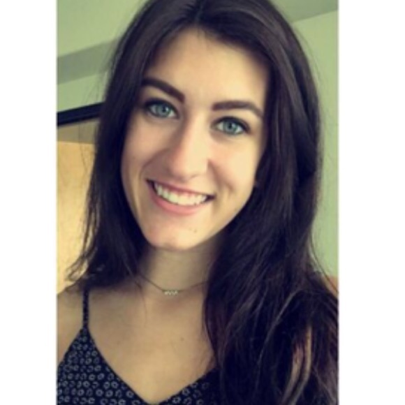 Profile Picture of Meghan Schreiner (@meghanbrielle) on Poshmark