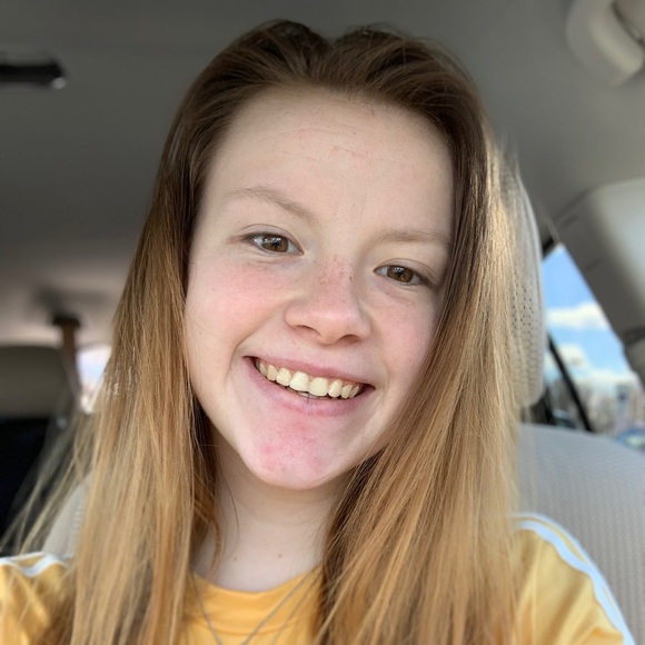 Profile Picture of Jessica Sloss (@jessica_sloss) on Poshmark