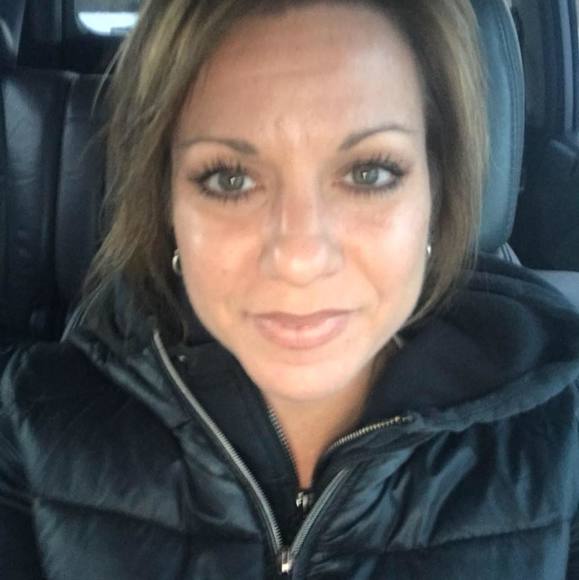 Profile Picture of Cori Henderlight (@cvhenderlight) on Poshmark