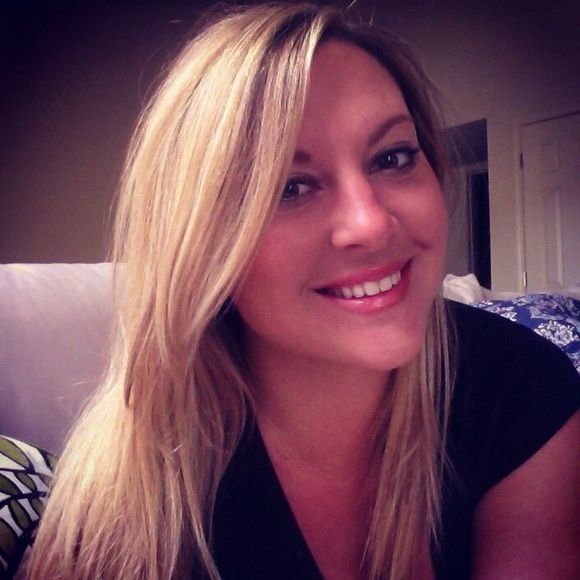 Profile Picture of Erika Elston (@erikaelston) on Poshmark