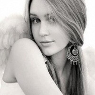 Profile Picture of Natalie Tyler (@funnymall) on Twitter