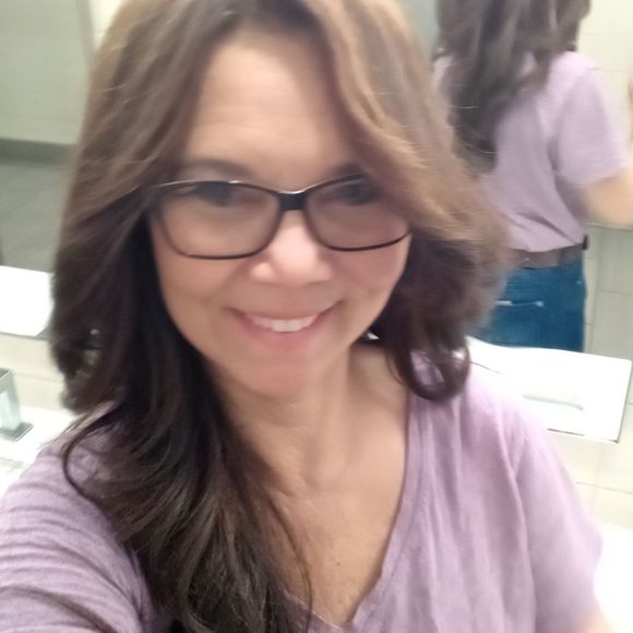 Profile Picture of Kim Hepler (@kimhepler) on Poshmark