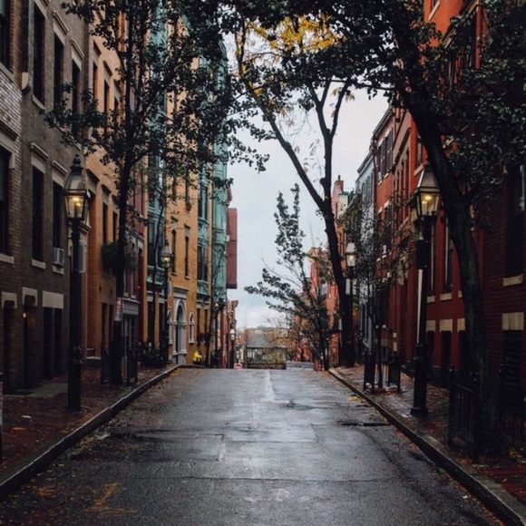 Profile Picture of Tia Bartel (@tiabartel) on Poshmark