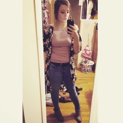 Profile Picture of Emilee Clark (@_emilee__) on Twitter