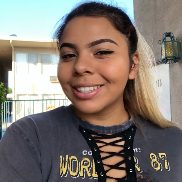 Profile Picture of Krystal Jimenez (@krystalbjimenez) on Poshmark