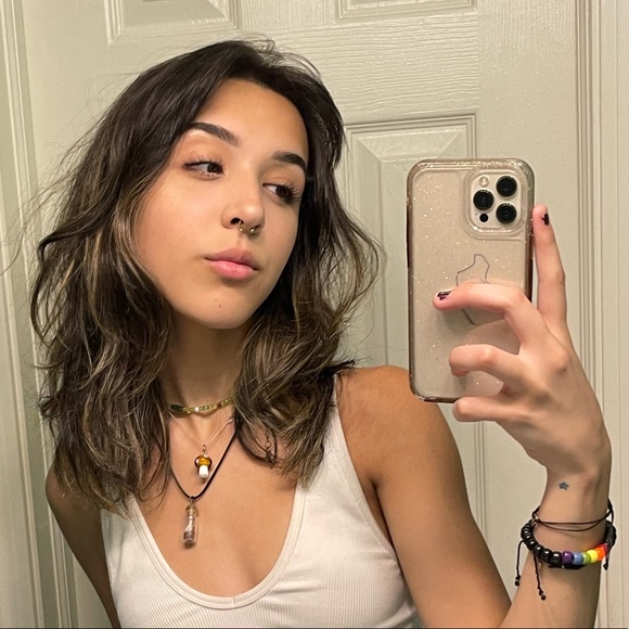 Profile Picture of Bug Algarin (@bugobear) on Poshmark