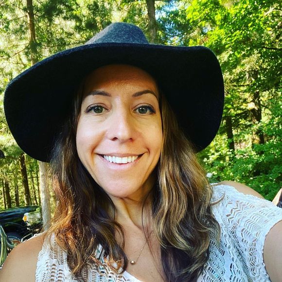 Profile Picture of Céline Belle (@celinebelle) on Poshmark