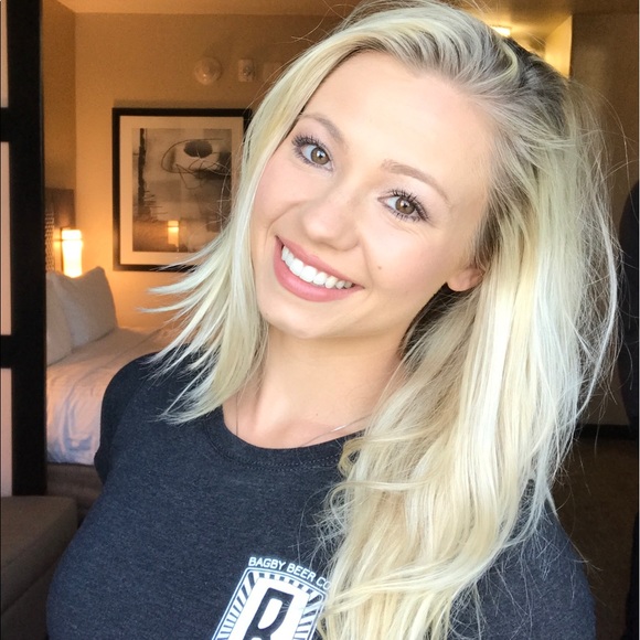 Profile Picture of Morgan Champlain (@skiipp3r93) on Poshmark