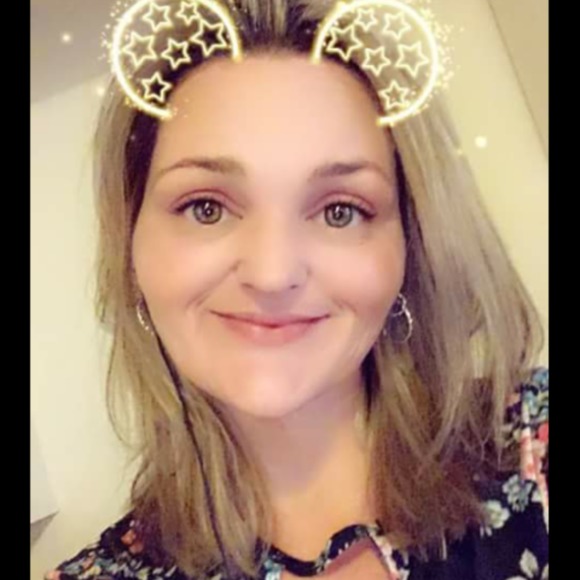Profile Picture of Crystal Singletary (@crystalsin51014) on Poshmark