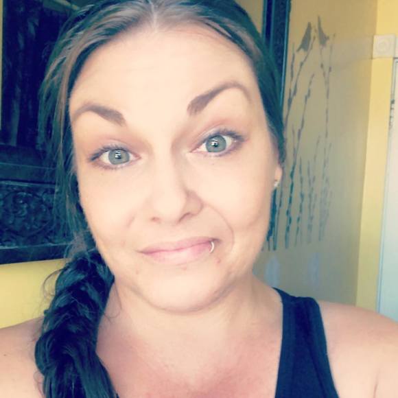 Profile Picture of Victoria Cuddemi (@t0ria10) on Poshmark