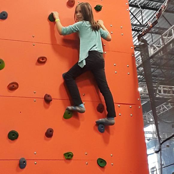 Profile Picture of Victor Borges (@netvirtual) on Poshmark