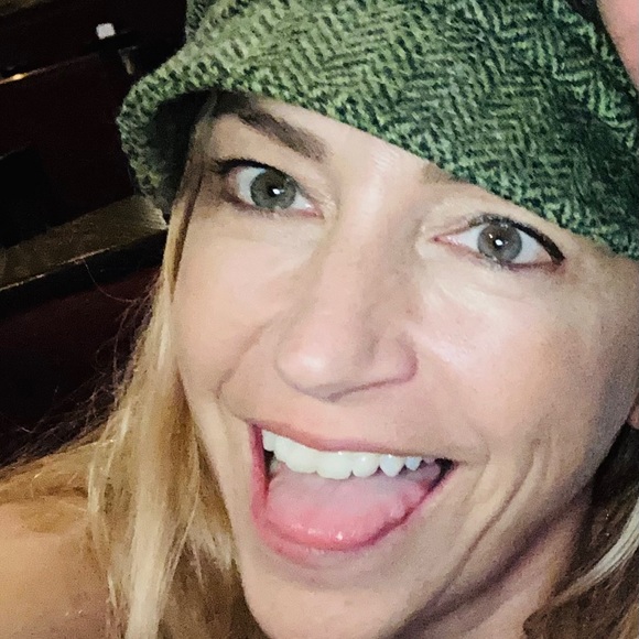 Profile Picture of Linda Bingell (@lindabingell) on Poshmark