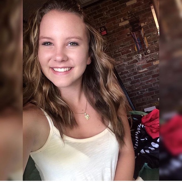 Profile Picture of Evelyn Styron (@evelyn_styron) on Poshmark