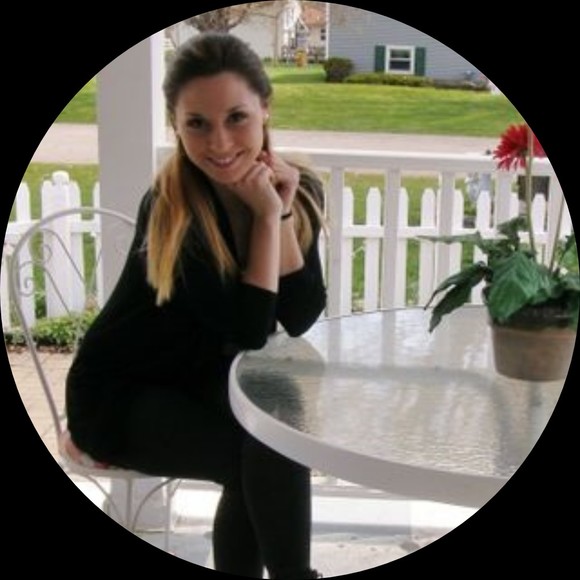 Profile Picture of ! sofia Silva (@thooshoughthpkm) on Poshmark