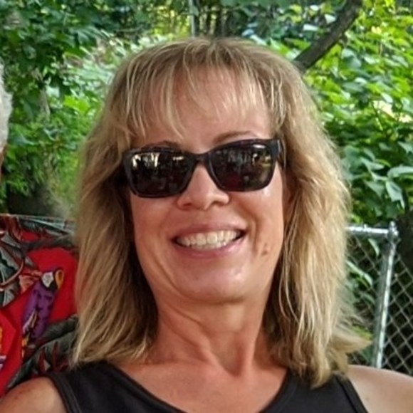 Profile Picture of Chris Slocum (@chriscatlady) on Poshmark