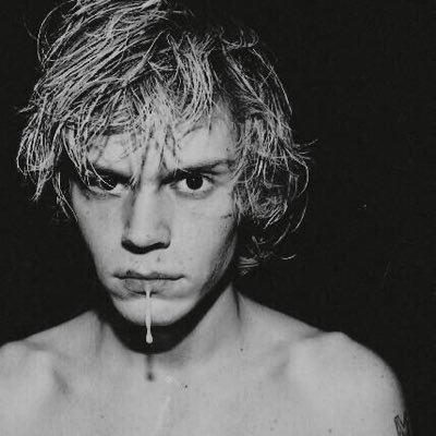 Profile Photo of Nat Misses Evan Peters🥺♡ (@harryzonlyangel) on Twitter