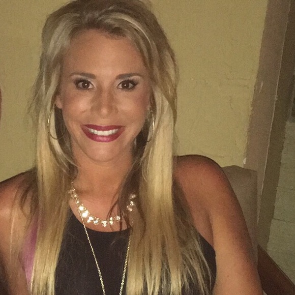 Profile Picture of Tessa Junker (@tessajunker) on Poshmark