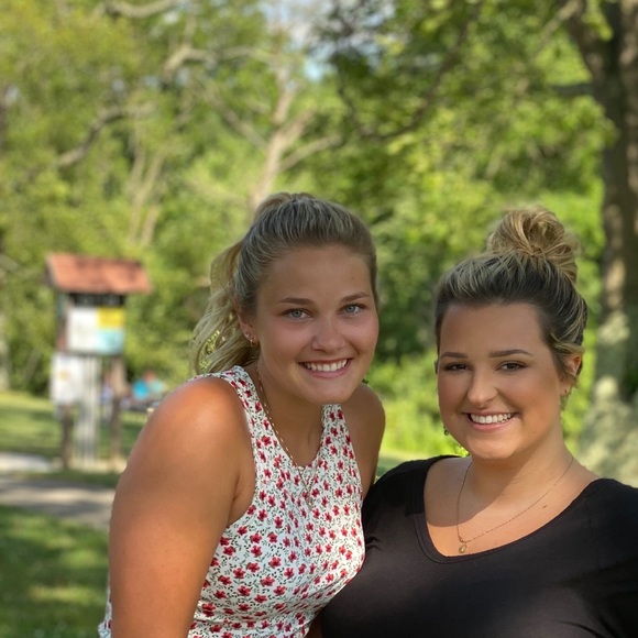 Profile Picture of Amber Sucevich (@amber_suce) on Poshmark