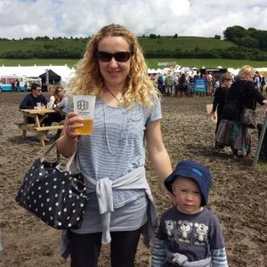 Profile Picture of Helen Roberts  💙 (@HelenR864) on Twitter