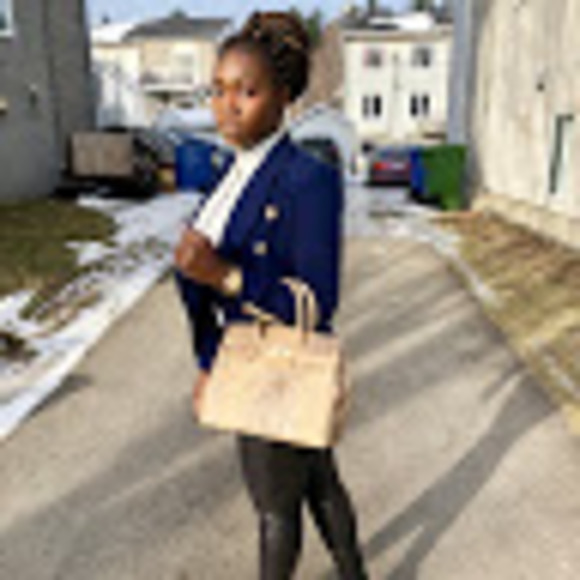 Profile Picture of Jenny Jenny (@jennymaboko) on Poshmark