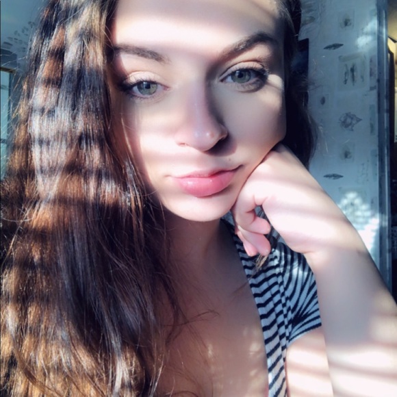 Profile Picture of Gretchen Harrouff (@gretcho101) on Poshmark