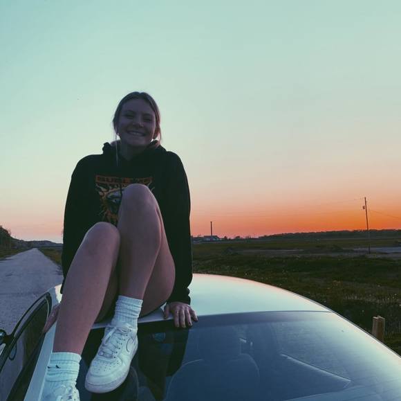 Profile Picture of Kennedy Devlin (@kennedydevlin) on Poshmark