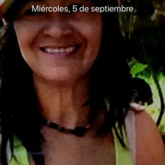 Profile Picture of Julia Soriano (@nuevoj) on Poshmark