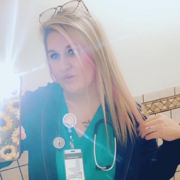 Profile Picture of Katelyn Honaker (@katelyn_honaker) on Poshmark