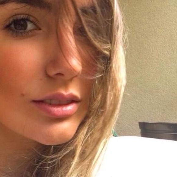 Amanda Mateus - Poshmark Profile Picture of Amanda Mateus (@megafoninho) on Poshmark