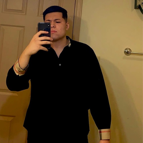 Profile Picture of Mark Perez (@markperez234) on Poshmark