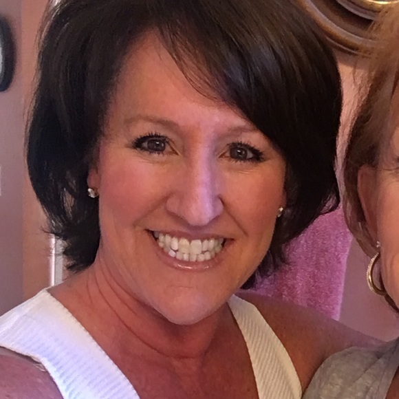 Profile Picture of Jennifer (jeff) Lisson (@jlttrain) on Poshmark
