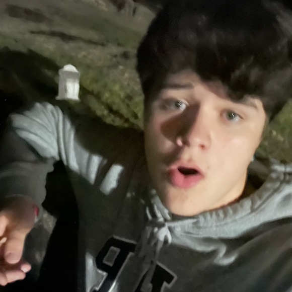 Profile Picture of Connor Neidermyer (@cneidermyer) on Poshmark