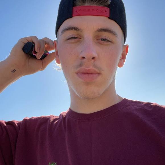 Profile Picture of Thomas Durando (@thomasdurando) on Poshmark