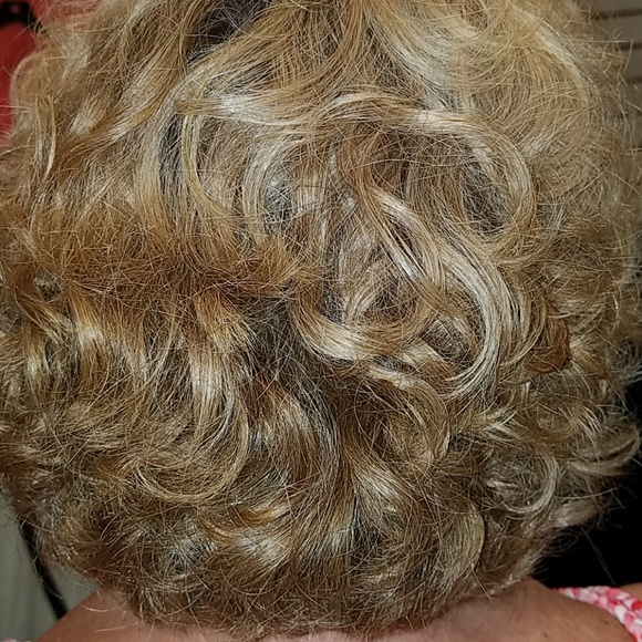 Profile Picture of Pat Alderman (@cutencurly12) on Poshmark