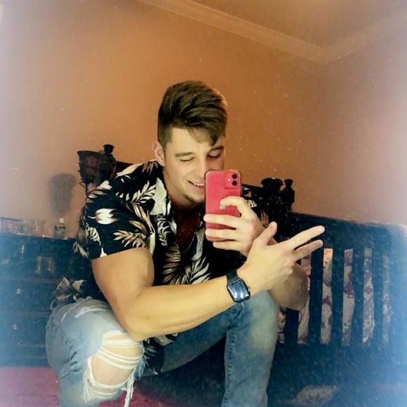 Profile Picture of Vonya Shinners (@vonyasss) on Poshmark