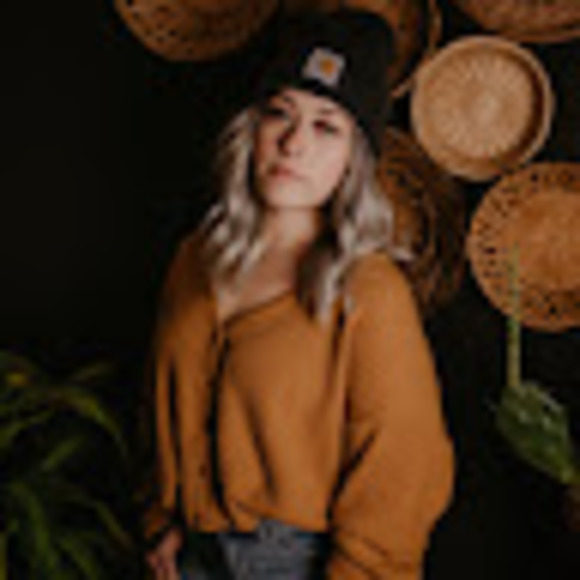 Jessica Duchnowski - Poshmark Profile Picture of Jessica Duchnowski (@jessicaduchnows) on Poshmark