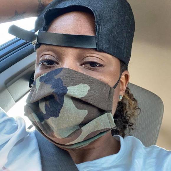 Profile Picture of Resa Resa (@resa2000) on Poshmark