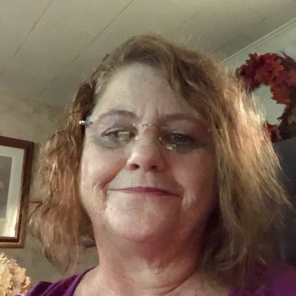 Profile Picture of Glenda Brackmann (@glendasbrack56) on Poshmark