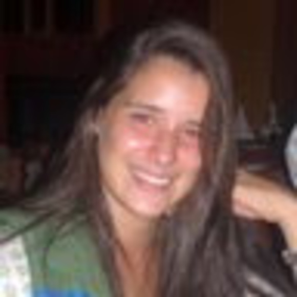 Profile Picture of Dayana Alvariño (@dayanaapinedo) on Poshmark