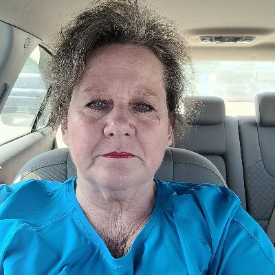 Profile Picture of Lisa calvert (@redpoppy44) on Twitter