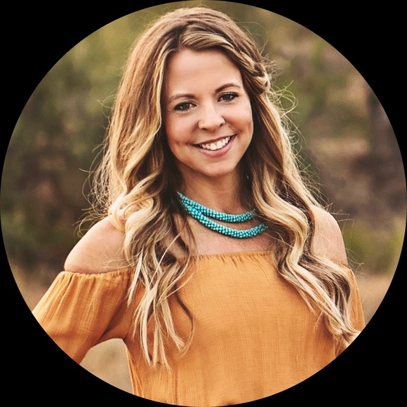 Kasie Moraine - Poshmark Profile Picture of Kasie Moraine (@2578kasie) on Poshmark