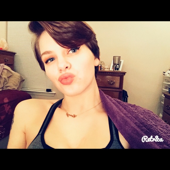 Profile Picture of Olivia Cavazos (@ocavazos89) on Poshmark