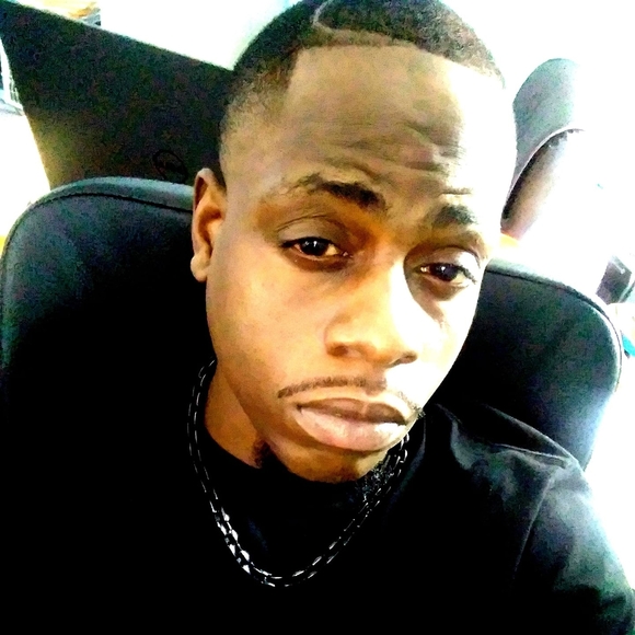 Profile Picture of Larnell Powell (@larnellpowell) on Poshmark