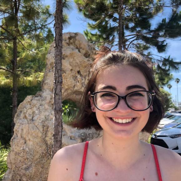 Profile Picture of Liz Winans (@liz_winans) on Poshmark