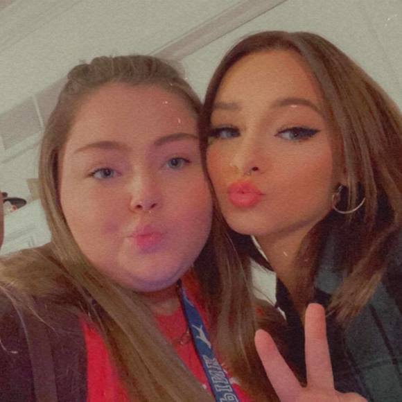 Profile Picture of Arianna Paulson (@ariannapaulson8) on Poshmark