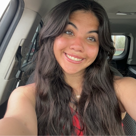 Profile Picture of Andrea Puentes (@ap34y77) on Poshmark