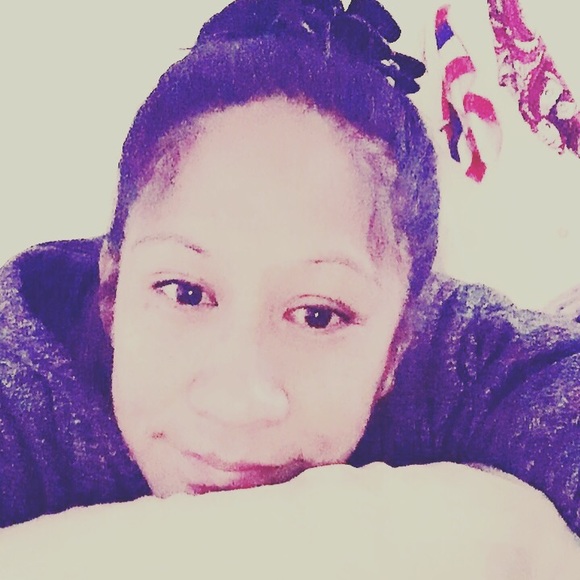 Profile Picture of Monica Hattori (@monz035) on Poshmark