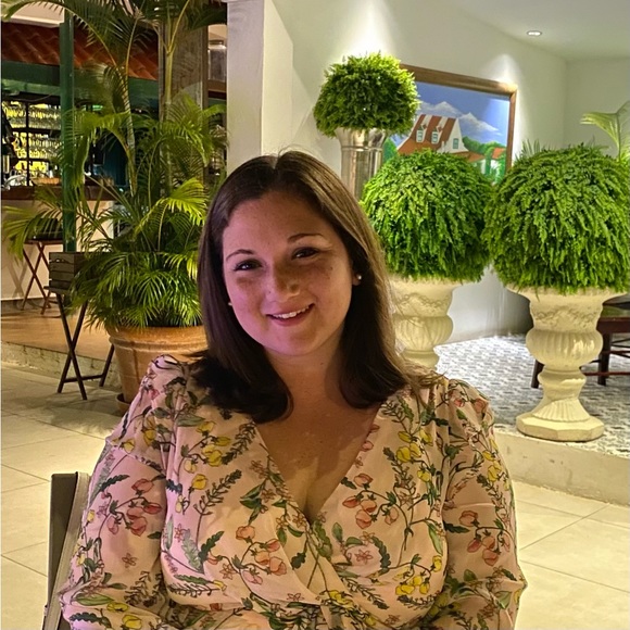 Profile Picture of Danielle Zauderer (@dnz0602) on Poshmark