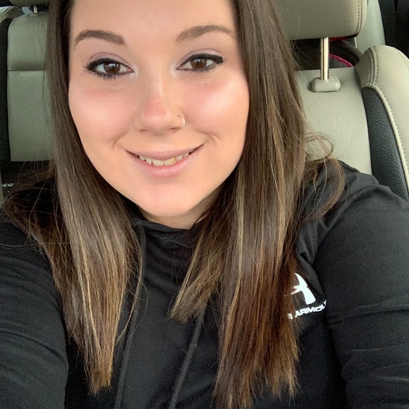 Profile Picture of Amanda Crosby (@acrosby20) on Poshmark